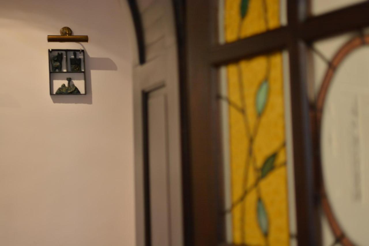 Gala - Guesthouse Орадя Екстер'єр фото
