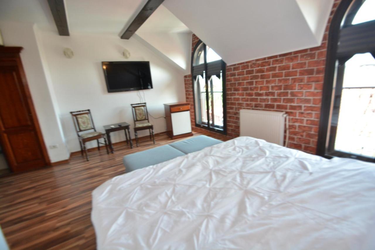 Gala - Guesthouse Орадя Екстер'єр фото