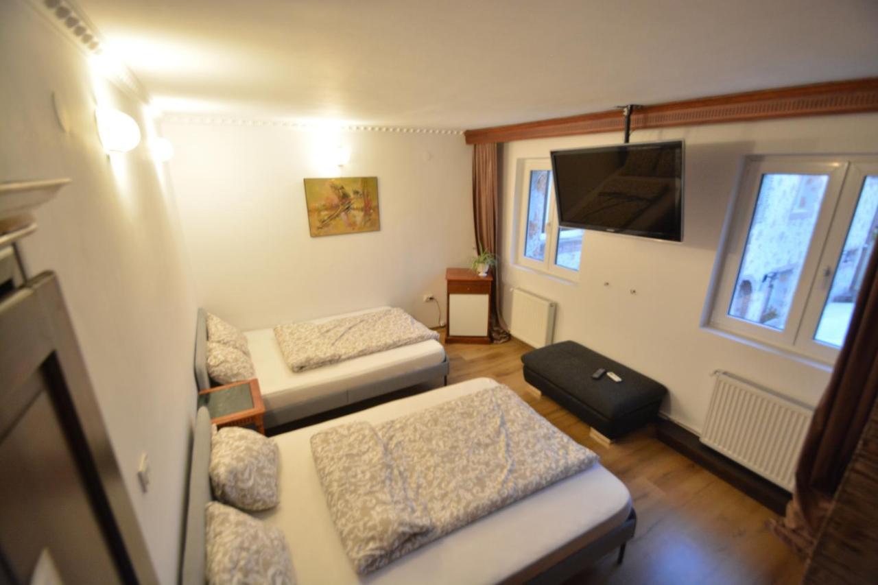 Gala - Guesthouse Орадя Екстер'єр фото